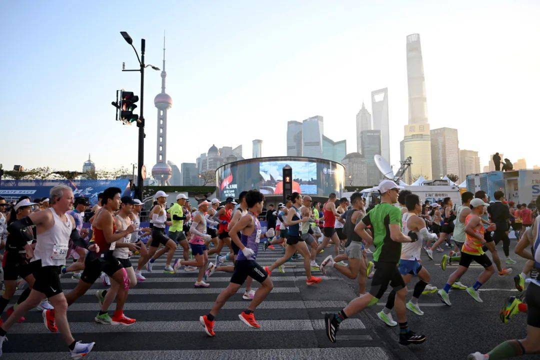 动品牌我们有五点观察 年终盘点球王会体育网站复盘2024运(图2)