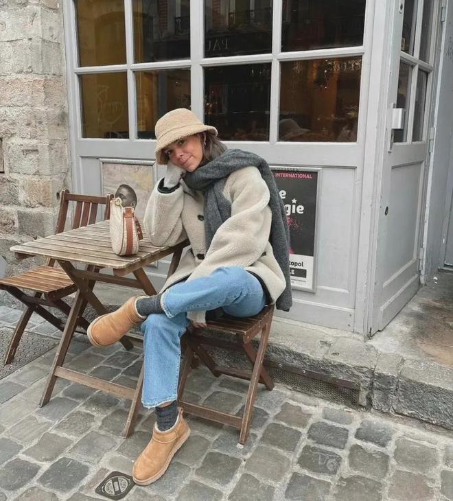 才是今年最流行的穿搭时髦又好看！球王会体育网站“牛仔裤＋这双鞋”(图2)