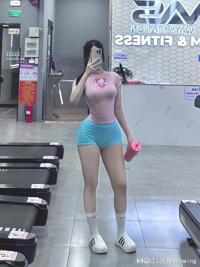 青春动感活力满满!必看!健身穿搭让你(图3) 青春动感活力满满!必看!健身穿搭让你(图3)